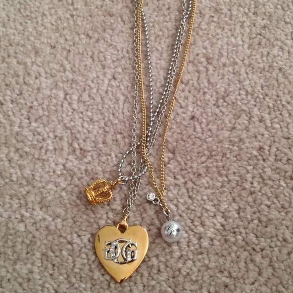 Guess heart charm necklace - Picture 3 of 3